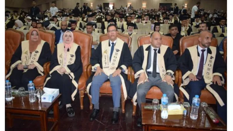 رئيس جامعة بنها يشهد حفل تخريج دفعة جديدة من طلاب كلية العلوم
