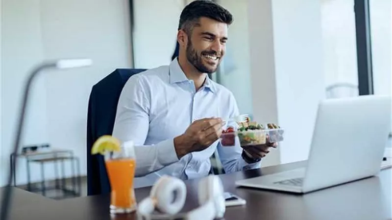 وصفات سريعة وصحية لوجبات العمل اليومية