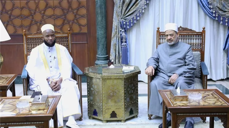 شيخ الأزهر يستقبل مفتي بوروندي لبحث سُبُل تعزيز التعاون المشترك