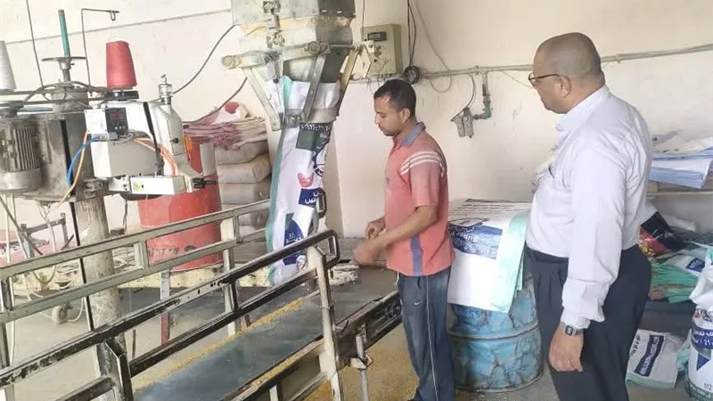 وكيل الزراعة بسوهاج يتابع حملات التفتيش على مصانع ومخازن الأعلاف