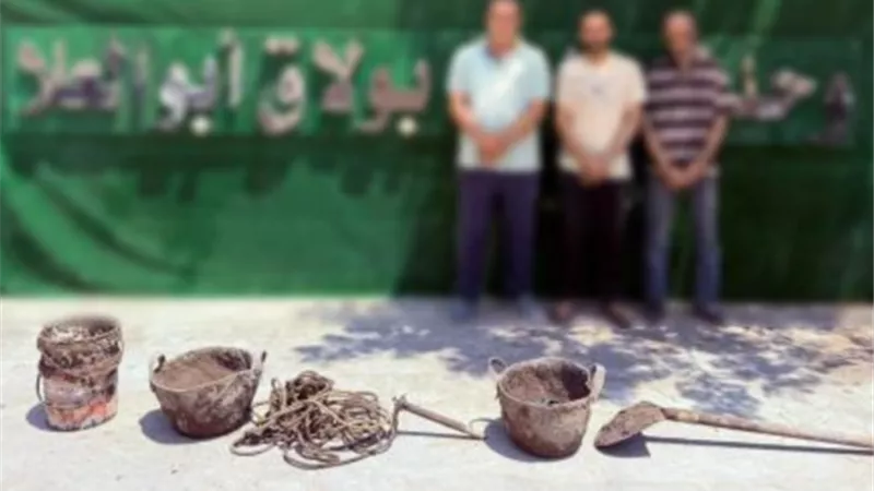 البحث عن كنز القدماء.. ضبط 3 أشخاص ينقبون عن الأثار في القاهرة