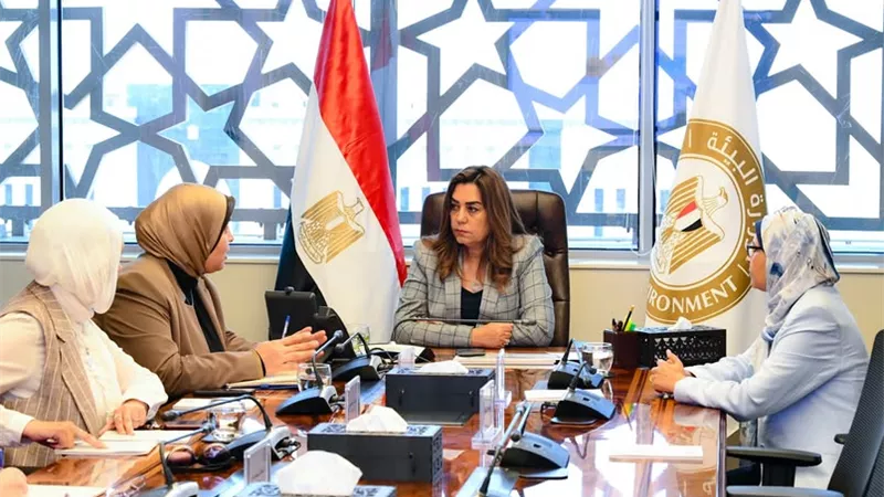 منال عوض تتابع جهود رصد وتحسين جودة الهواء والمياه لحماية البيئة