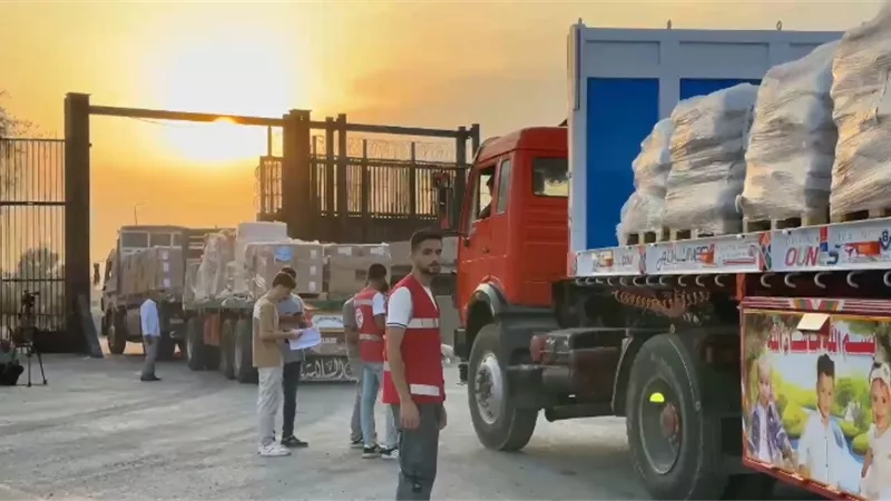 دخول أكثر من 2300 طن مساعدات إنسانية جديدة لغزة
