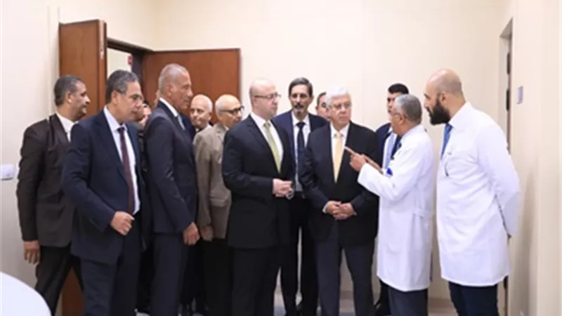 وزيرالتعليم العالي يفتتح المجمع الطبي لمؤسسة 