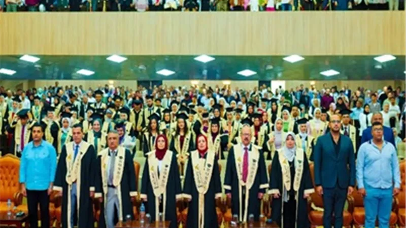 نائب رئيس جامعة بنها تشهد حفل تخريج دفعة جديدة من 