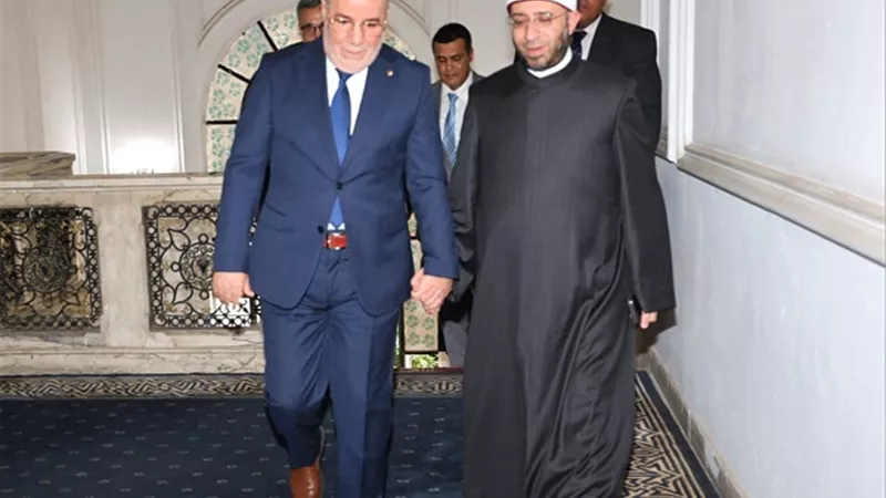 وزير الأوقاف يستقبل وزير الشؤون الدينية والأوقاف بالجزائر