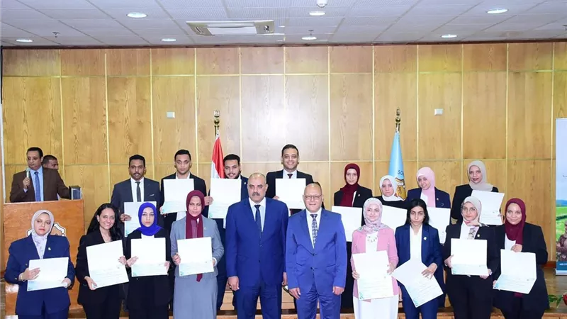 جامعة سوهاج تحتفل باليوم العالمي للشباب بتعيين ٢٢ من خريجها
