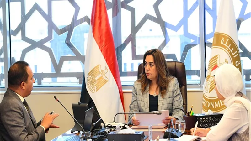 د. منال عوض تتابع جهود مُكافحة التلوث في 