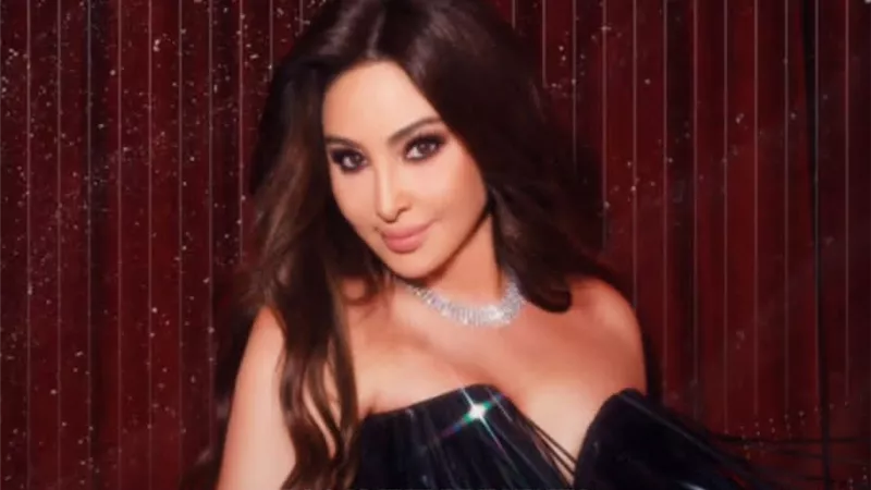 إليسا تصل القاهرة استعدادا لحفلها بالساحل الشمالي