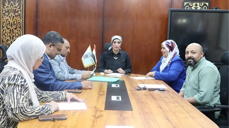 رئيس جامعة الأقصر تبحث إجراءات تأسيس شركة الجامعة