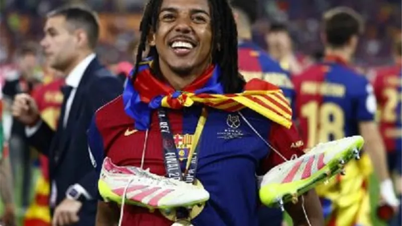 برشلونة يُمدد عقد كوندي حتى صيف 2030