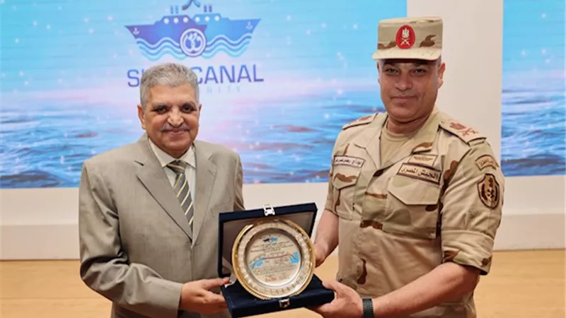 رئيس قناة السويس يستعرض مستجدات التطويرلوفد كلية الحرب العليا
