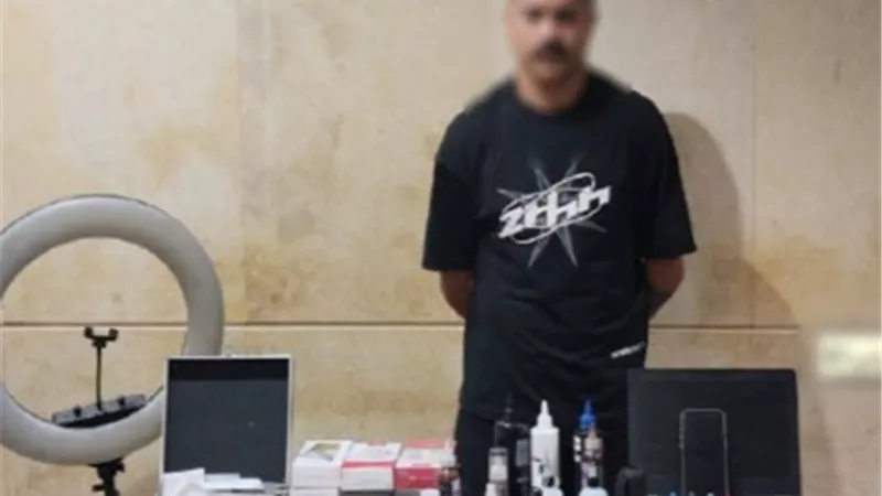 ضبط صانع محتوى لنشره مقاطع خادشة للحياء أثناء رسم أوشام