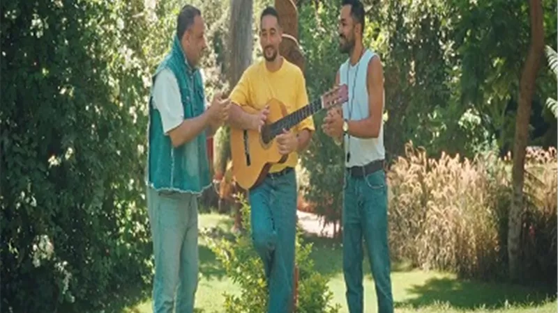 أحمد الروبي يسترجع أجواء التسعينات فى كليب 