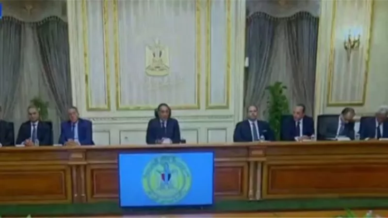 رئيس الوزراء: الحكومة تعمل جاهدة لتحويل البلاد إلى مركز إقليمي للطاقة
