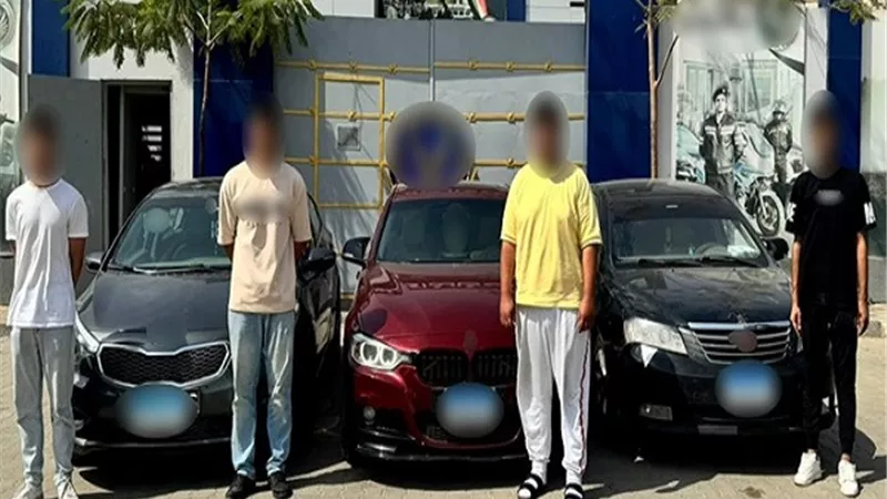 الداخلية تكشف تفاصيل مطاردة 3 سيارات لفتاتين على طريق الواحات