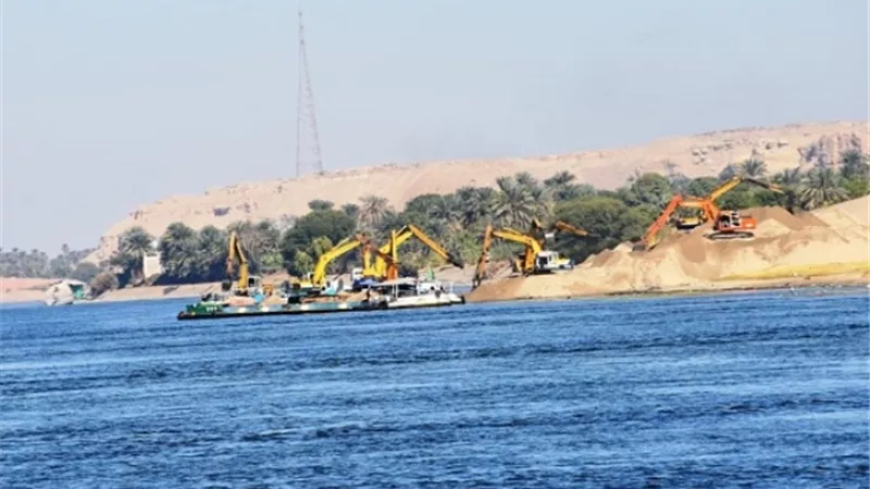 محافظ أسوان يحذر بوقف ترخيص أى فندق عائم
