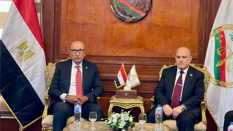 رئيس محكمةالنقض يهنئ المستشار محمد الشناوي بتولي رئاسةالنيابة الإدارية