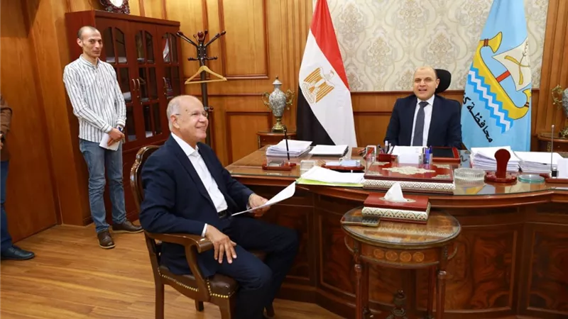 محافظ كفر الشيخ يناقش مشاكل الدوائر مع أعضاء مجلسى النواب والشيوخ