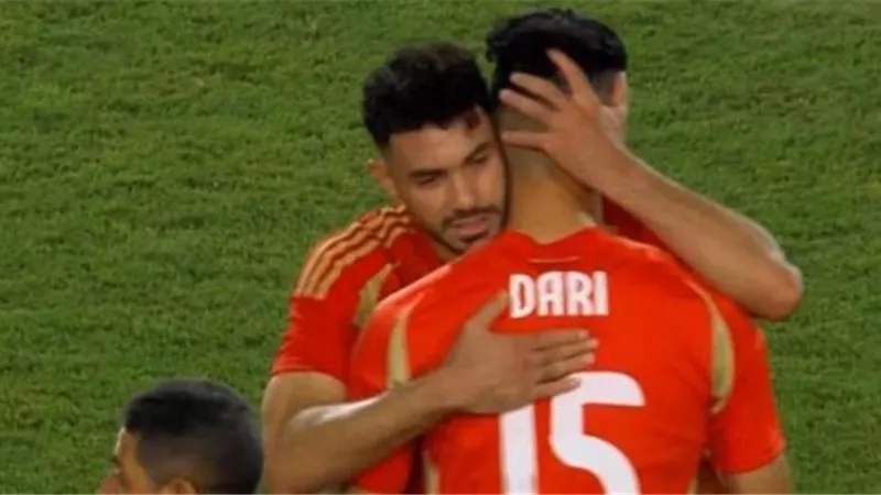 ريبيرو يفاضل بين مدافعي الأهلي لمواجهة فاركو في الدوري