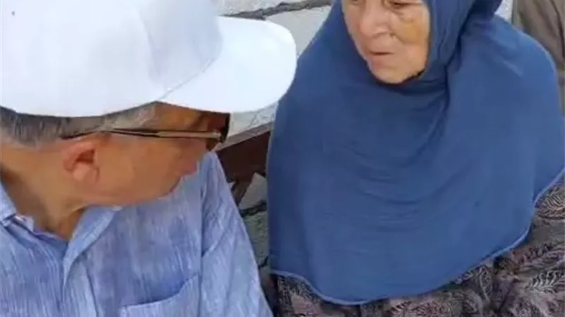 محافظ المنيا يستجيب لمناشدة أم مسنة ويأمر بتوفير عمل لابنها