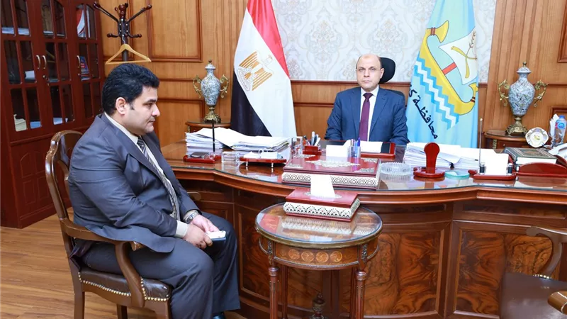 محافظ كفرالشيخ يبحث تطوير وميكنة خدمات التأمين الصحى