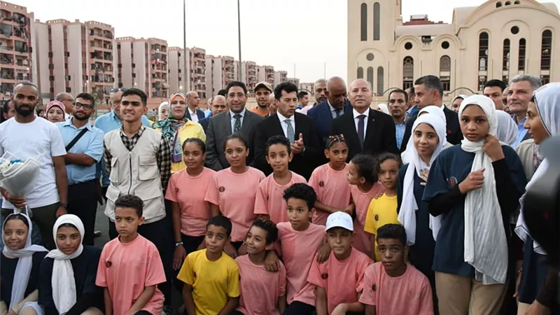 وزير الشباب يفتتح حمام سباحة نصف أولمبي بالأسمرات