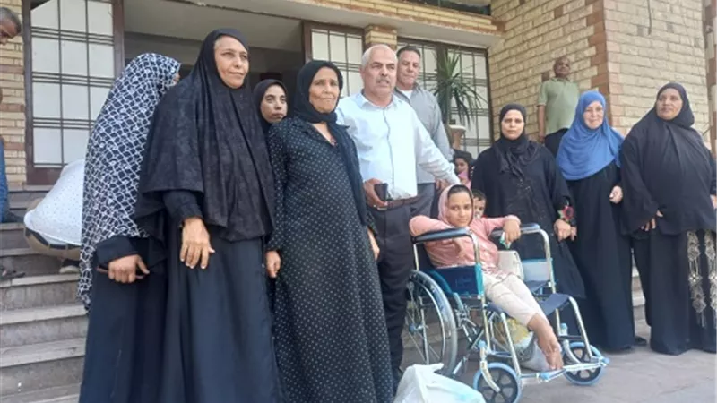 محافظ المنيا يلبي نداء أم لابنتها من ذوي الهمم