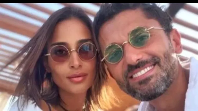 حقيقة طلاق كريم محمود عبد العزيز وزوجته
