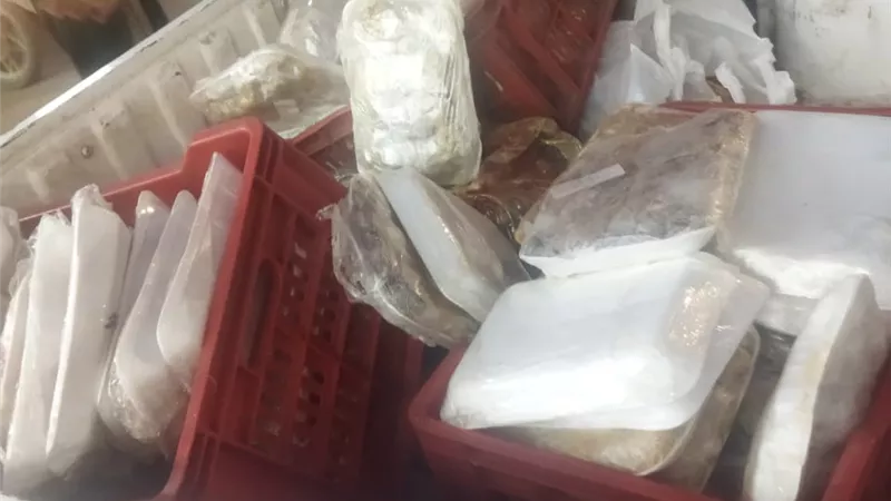 ضبط 363 كيلو لحوم ودواجن فاسدة في مطاعم أبنوب..صور