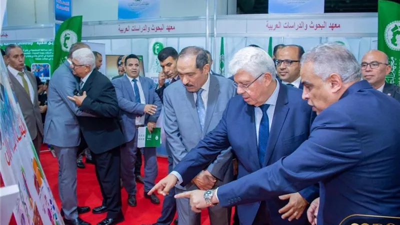 وزير التعليم العالي يشيد بجامعة طنطا وطنطا الأهلية