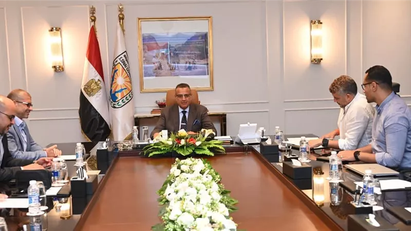 محافظ جنوب سيناء يتابع تطورات مشروع جرين شرم الشيخ