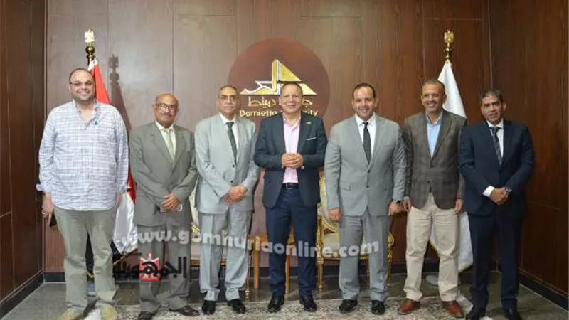 رئيس جامعة دمياط يتابع مشروع المستشفى الجامعي الطلابي