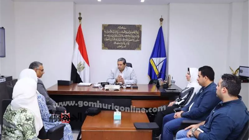 محافظ دمياط يناقش مخطط تطوير كورنيش البحر برأس البر