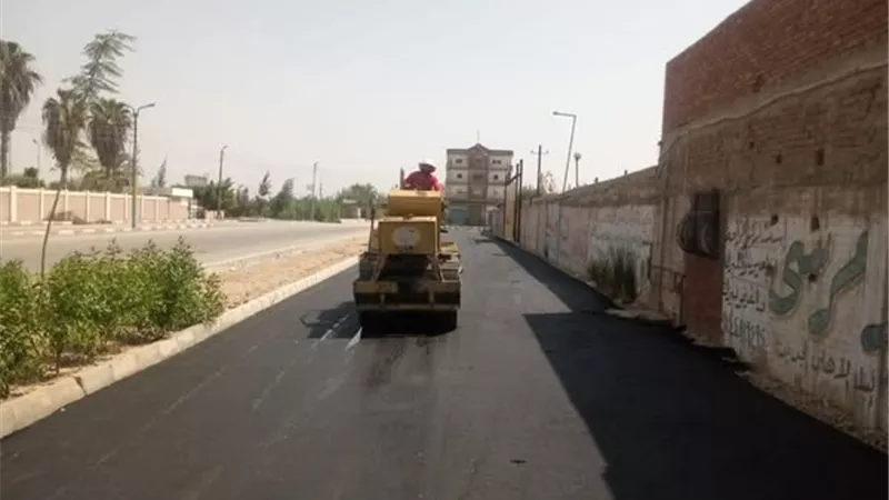 رصف شوارع التل الكبير بالإسماعيلية..صور