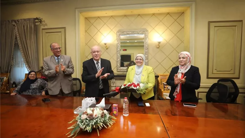 تكريم رئيسة القطاع المالي الأسبق بميناء القاهرة الجوى