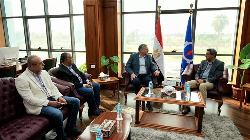 وزير البترول والثروة المعدنية يلتقي محافظ السويس في مستهل زيارته