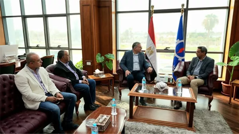 بدوي: توفير الدعم للعمل بكفاءة إنتاجية تصل إلى 100% بمعامل التكرير