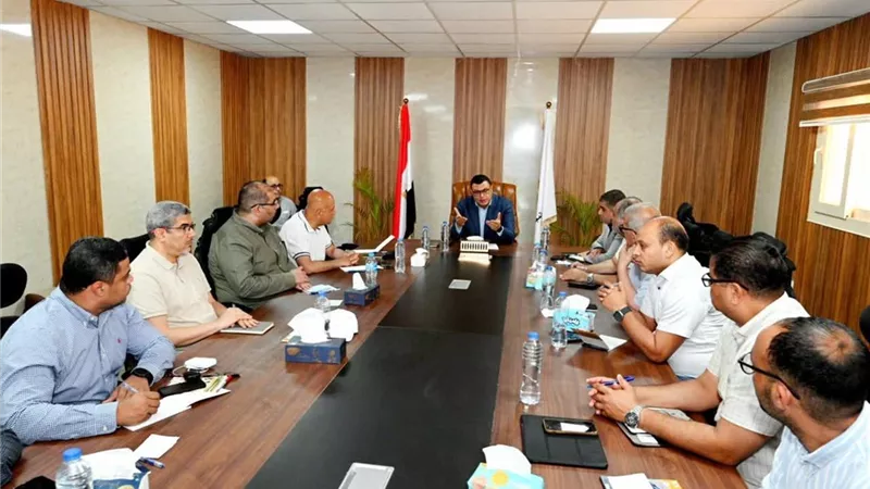 وزير الإسكان يعقد اجتماعا لمتابعة موقف تنفيذ المشروعات التنموية
