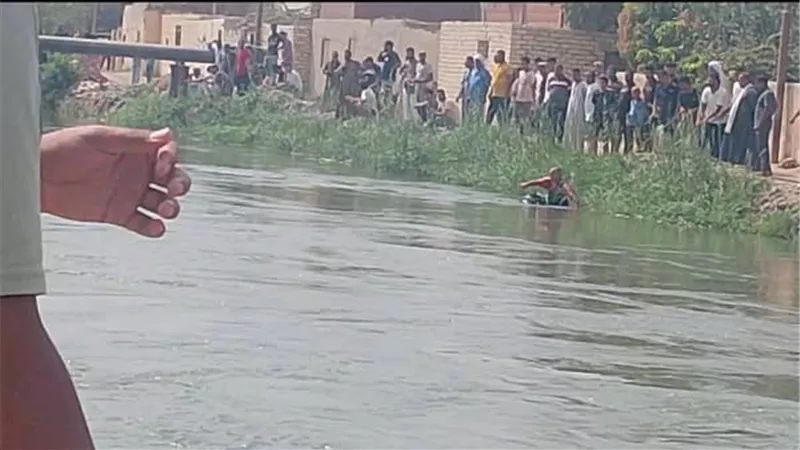 انتشال جثة شاب سقط أثناء عبوره كوبري تحت الإنشاء بالإسماعيلية.صور