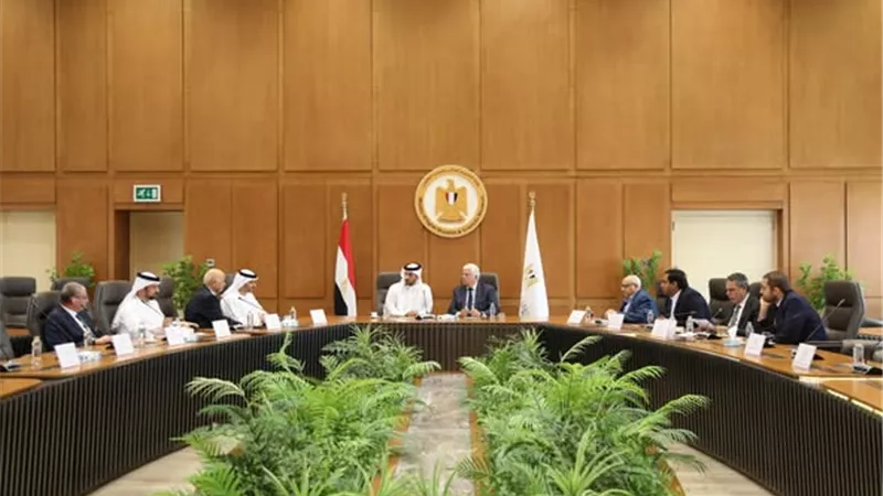 وزير التعليم العالي يبحث سبل التعاون مع نائب حاكم الشارقة ورئيس الجامعة