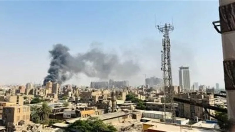 حريق داخل مخزن مواسير بلاستيكية فى منطقة بولاق أبو العلا