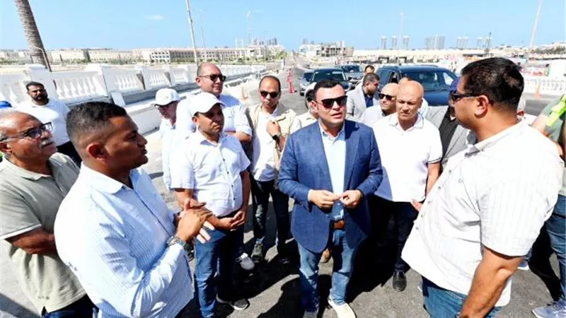 وزير الإسكان يتفقد مشروع 