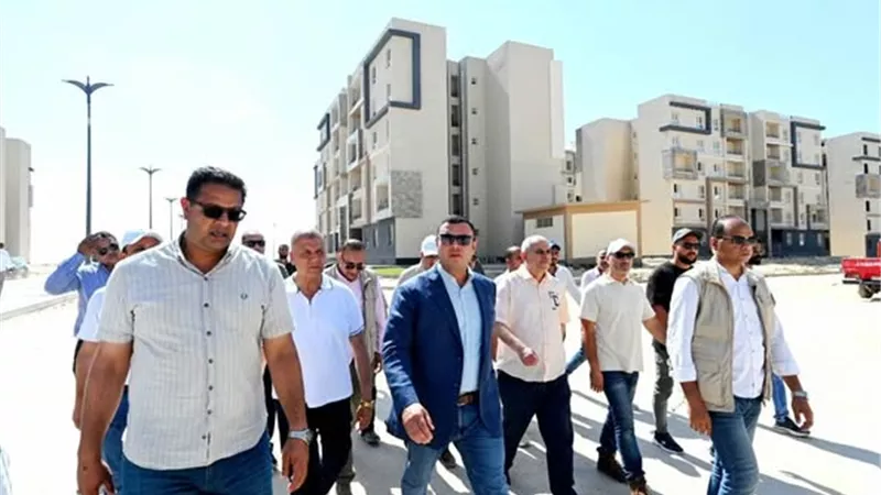 وزير الإسكان يتفقد مشروع 