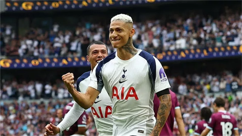 توتنهام يفوز علي بيرنلي بثلاثية نظيفة في الدوري الإنجليزي