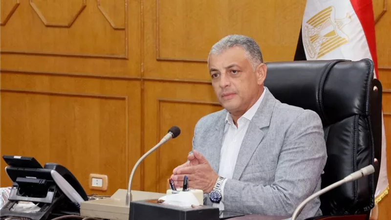 محافظ الإسماعيلية يوجه بحل مشاكل المواطنين والإستجابة لمطالبهم