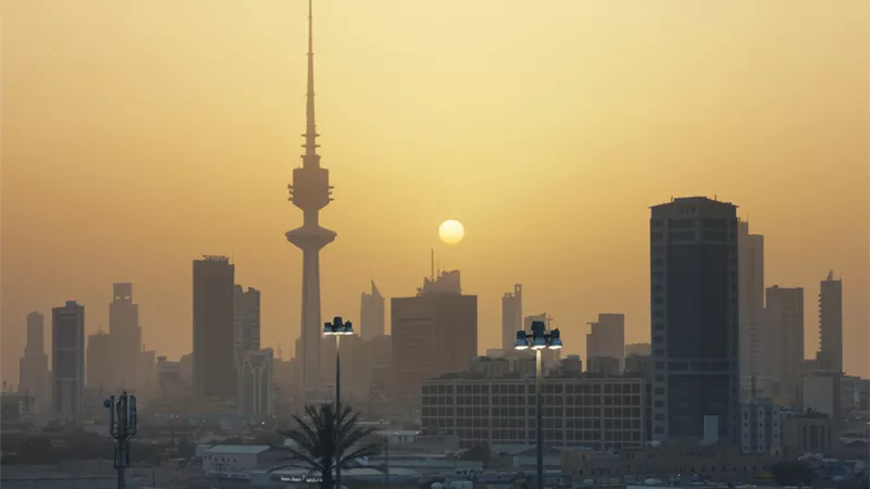 بعد وفاة وإصابة العشرات.. ضبط شبكة إجرامية لتصنيع وترويج الميثانول السام في الكويت