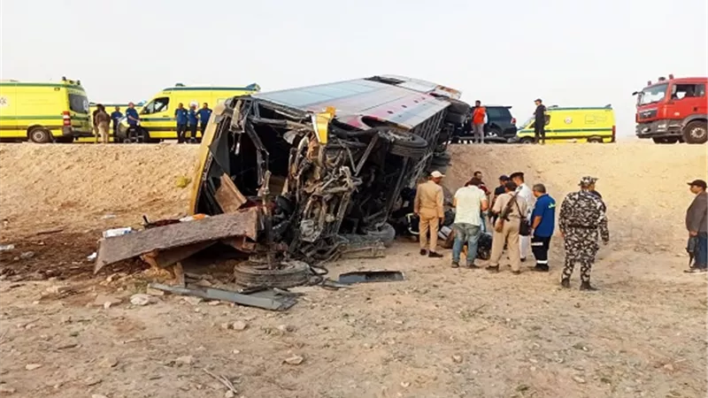 محافظ أسيوط يتابع الحالة الصحية لمصابي حادث انقلاب ألاتوبيس