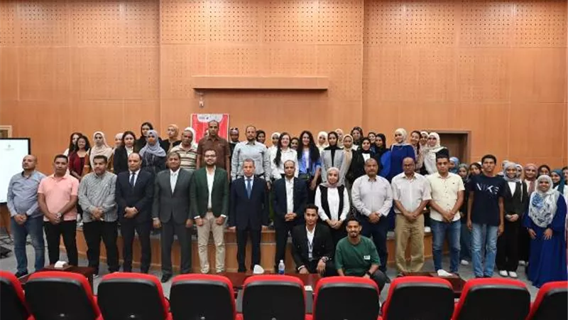 رئيس جامعة الغردقة يفتتح مبادرة 