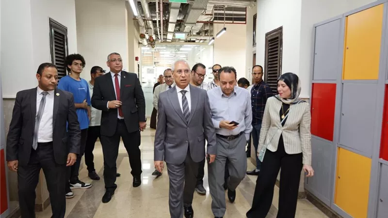 رئيس جامعةالمنيا يتفقدأعمال القيد والتسجيل للمقبولين بجامعةالمنيا